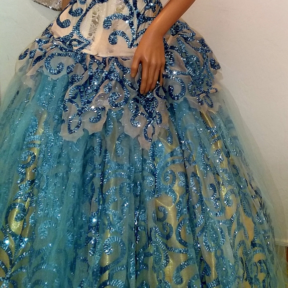 SAMPLE GOWN ONLY"ARIA" Blue Sequin Damask Wedding Ballgown Set - Picture 7 of 9